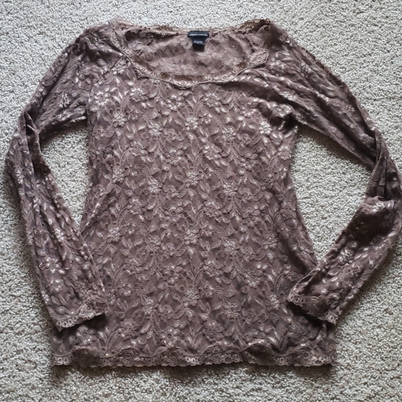 Moda International Tops - 🌼MODA INTERNATIONAL LACE TOP